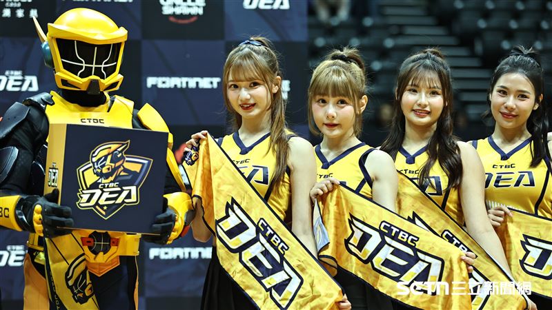 PS女孩日籍成員桃子中信特攻應援初登場。（圖／記者劉彥池攝影）