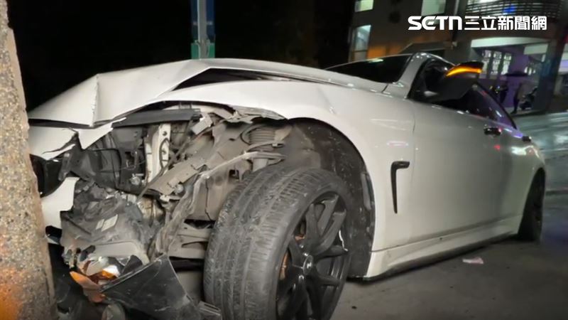 新北市淡水區昨晚（23日）發生嚴重車禍，造成3人受傷，其中一人命危。（圖／翻攝畫面）