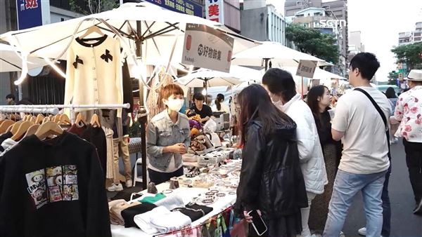 現場市集，集結美食、文創等攤商