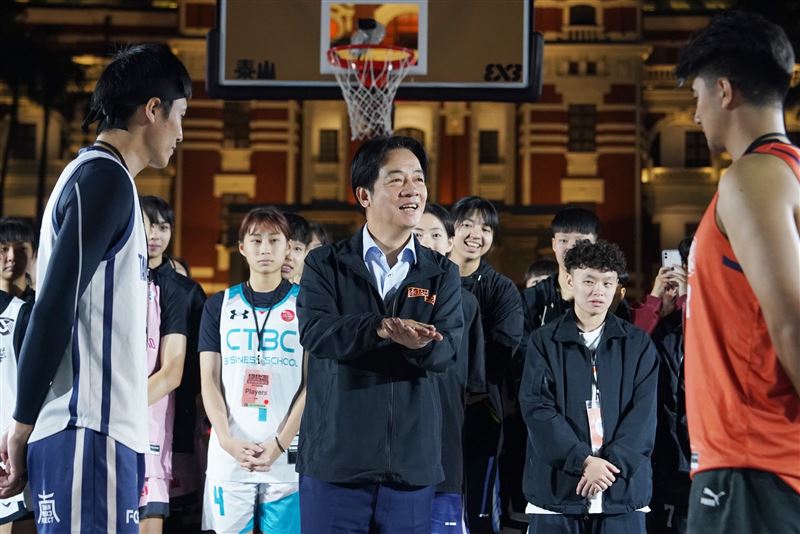 賴清德總統1日出席「2025 總統盃全民運動賽事 3x3 籃球賽總決賽」開幕式。（圖／翻攝賴清德臉書）