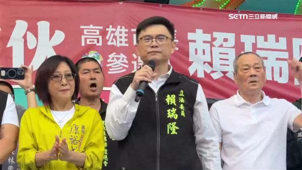 賴瑞隆（中）則是展開地方說明會