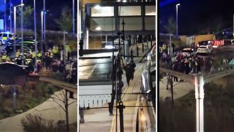 乘客浴血奔走呼救　英列車砍人案9重傷