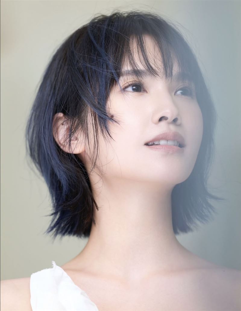 屠穎曾為楊丞琳（圖）成名曲〈曖昧〉編曲。（圖／翻攝自IG @rainie77）