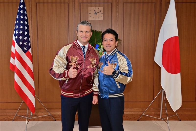 小泉進次郎與美防長赫格塞斯會面。（圖／翻攝自X平台 @shinjirokoiz）