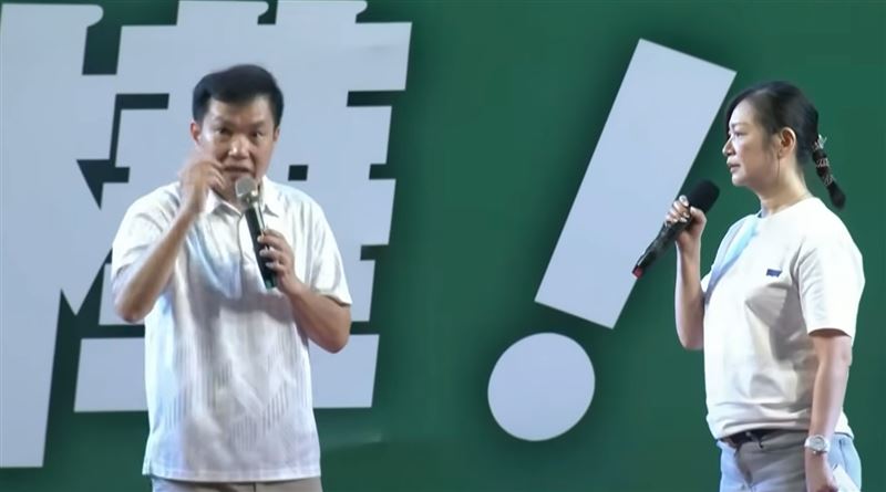 主持人教學電話民調QA時，疑似踩到紅線。（圖／翻攝畫面）