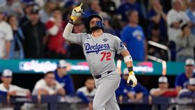 洛哈斯（Miguel Rojas）9局上敲追平轟。（圖／美聯社／達志影像）