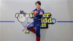 古程丰化身超人，正義聯盟大集結嗨翻萬聖節 。（圖／小超人綜合體能俱樂部提供)