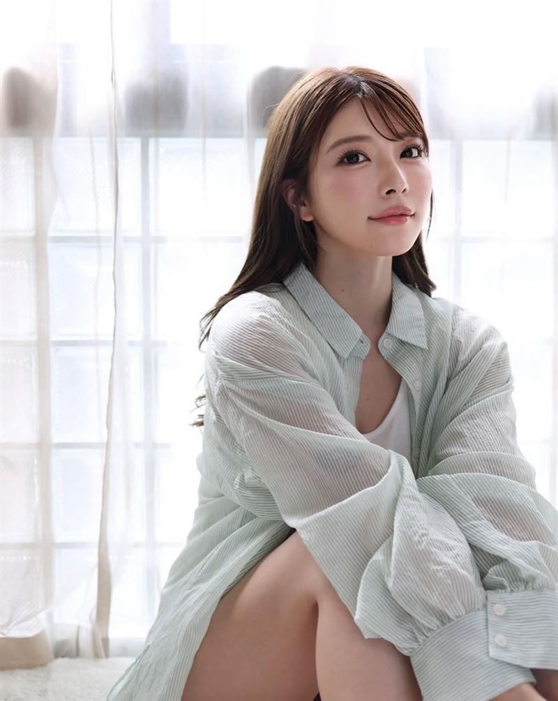 日本前傳奇AV天后上原亞衣。（圖／翻攝自上原亞衣IG）