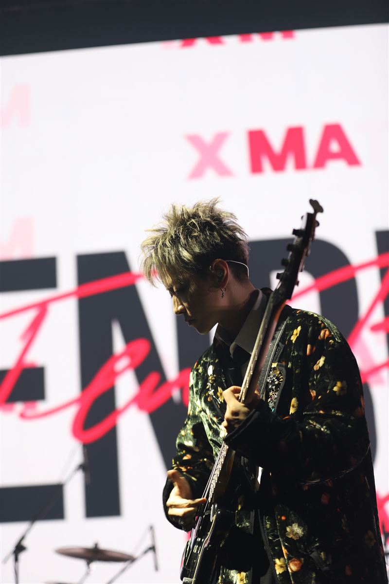 佐藤健在Netflix影集《玻璃之心 Glass Heart》中的樂團「TENBLANK」擔任主唱，戲劇爆紅後他展開亞洲巡演。（圖／KKLIVE提供）