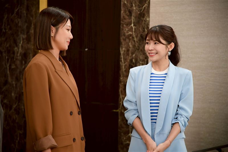 林萱瑜（右）《百味人生》和大牙（左）成情敵。（圖／三立提供）