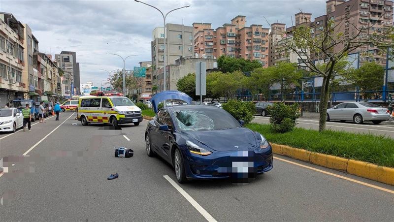 特斯拉酒駕撞死老夫妻　車道滿地血