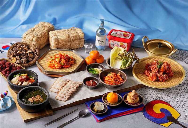 大溪笠復威斯汀「蔚藍之島・濟州旬味」 2025 韓國濟州島美食大賞,邀濟州島客座主廚來台指導,呈現最道地的多款經典韓式吃到飽。(圖/飯店旅宿業者提供)