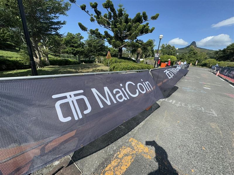 2025 MaiCoin IRONMAN 70.3 Kenting在墾丁熱烈登場，來自49國、逾1500位選手齊聚挑戰極限。富邦金控與MaiCoin集團持續贊助，讓金融與科技圈的選手也能跑進賽道，用汗水替工作充電。（圖／記者師瑞德攝影）