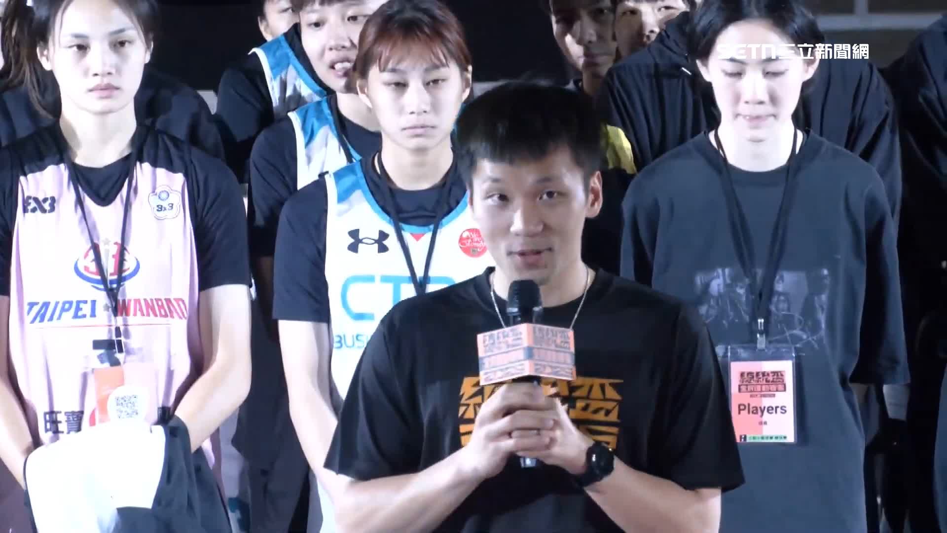 運動部長李洋表示希望下次換打羽球