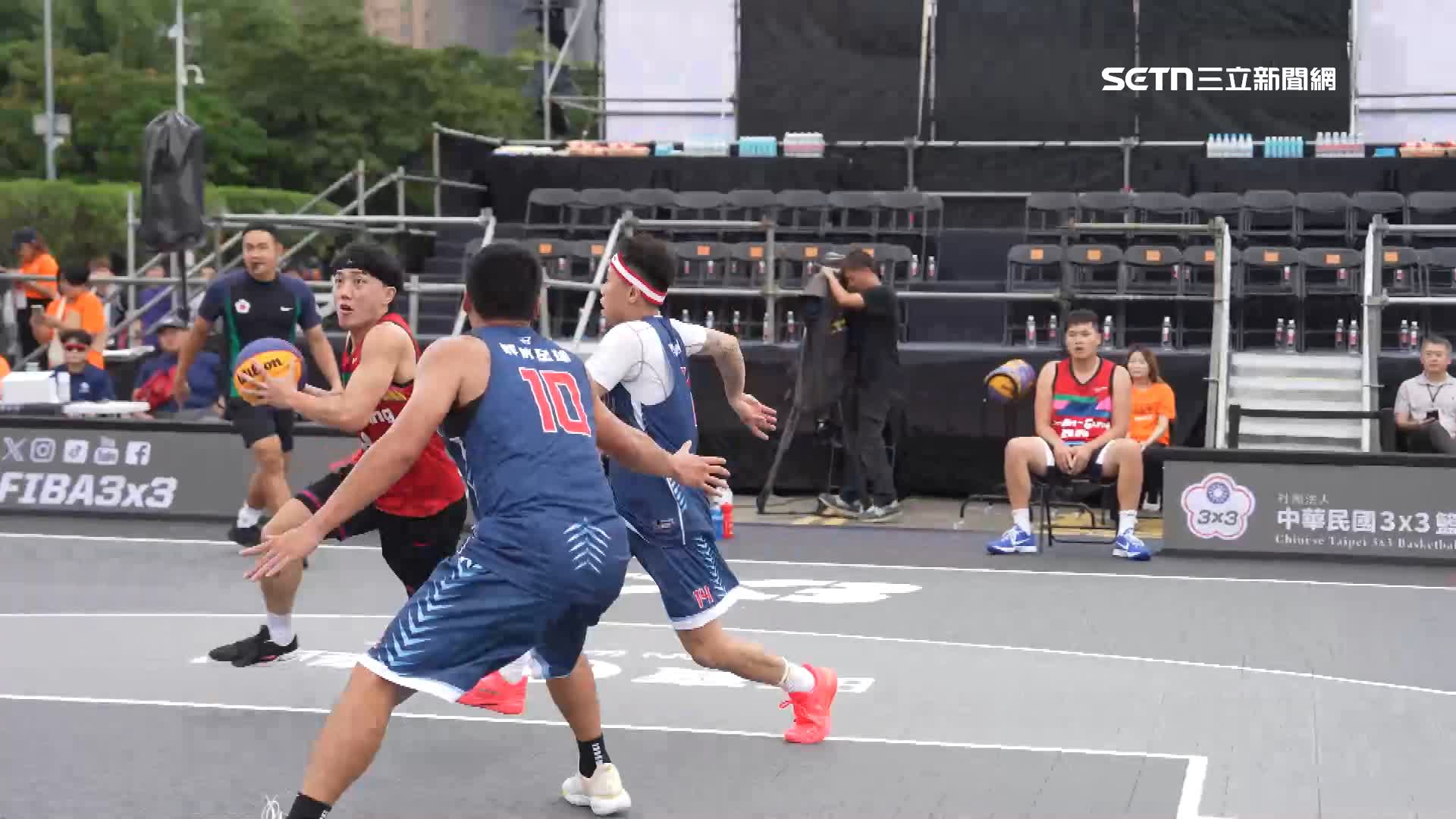 首屆總統盃3對3籃球賽總決賽，昨日下午在凱達格蘭大道上開打