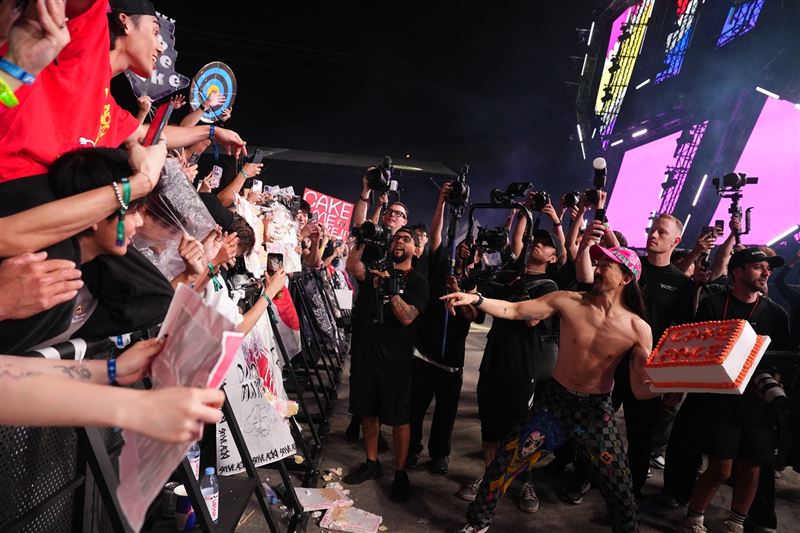 Steve Aoki在Ultra Taiwan重現砸蛋糕傳奇經典，全場HIGH到最高點。（圖／Ultra Taiwan提供）