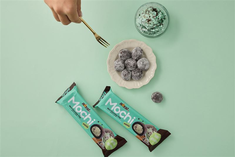 經典麻糬品牌皇族推出「薄荷可可麻糬」，涼感系麻糬全台7-ELEVEN Q彈上市。（圖／品牌業者提供）