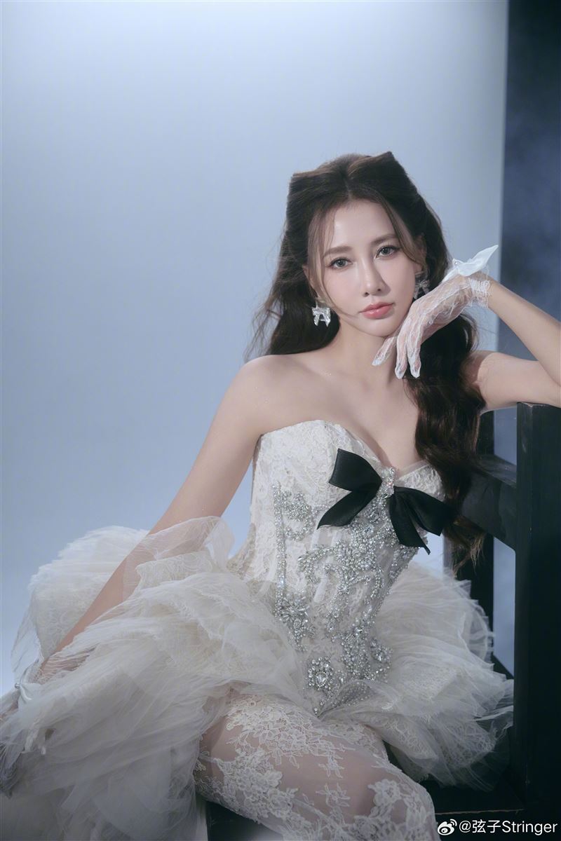 中國歌手弦子和李茂結婚9年。（圖／翻攝自弦子微博）