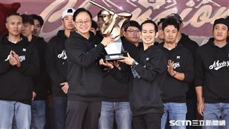 樂天桃猿封王遊行　張善政曝桃園巨蛋進度