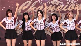 樂天桃猿封王遊行，樂天女孩「韓籍3本柱」河智媛、禹洙漢、廉世彬開場演出。（圖／記者劉彥池攝影）