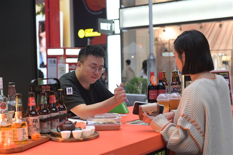 木柵青農萬聖開趴 茶特調很CHILL。（圖/木柵區農會提供）