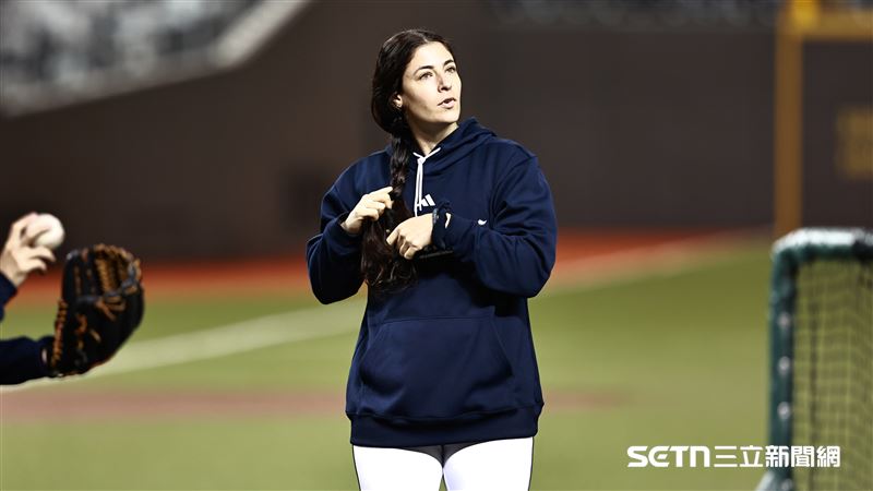 中信兄弟打擊教練莎菈。（圖／記者劉彥池攝影）