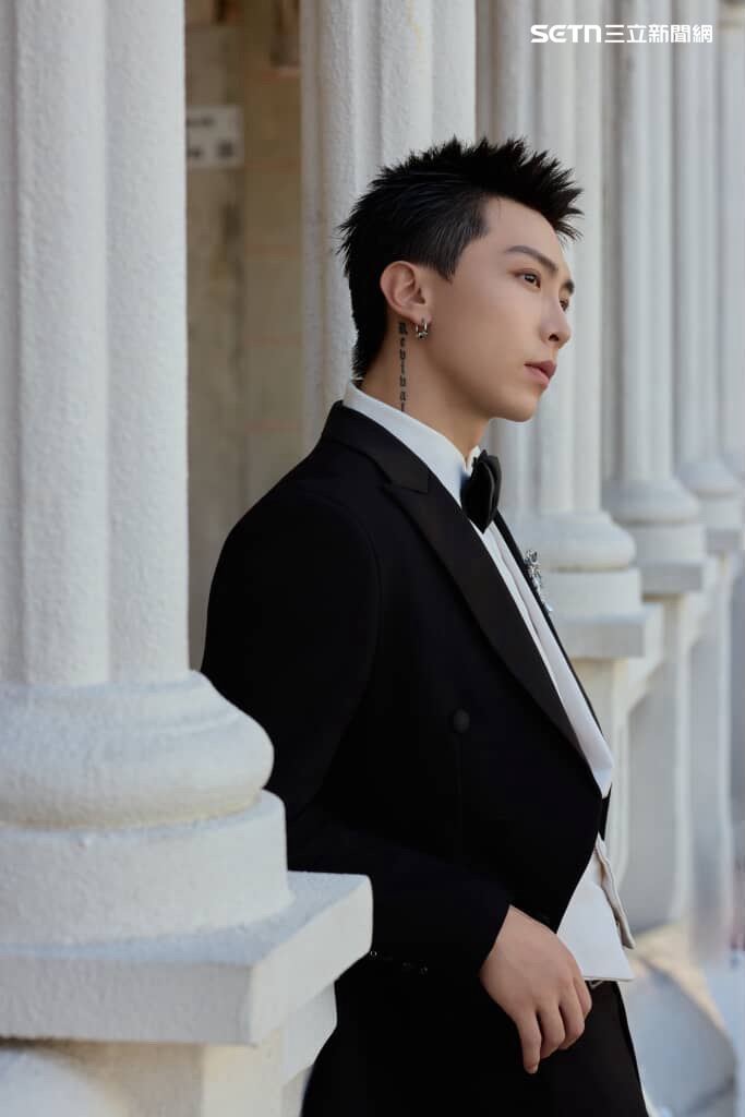 一代玉女歌手胡藝芬的愛子音樂人Jack正式升格人夫！他與愛情長跑六年的女友甜蜜宣布結婚。（圖/Jack提供）