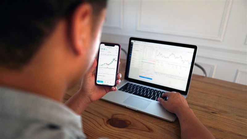 美國股債在第四季具備三大利多，包括企業獲利持續成長、AI題材推動科技股表現，以及聯準會重啟降息循環，有望為股債市場注入動能。（示意圖／PIXABAY）