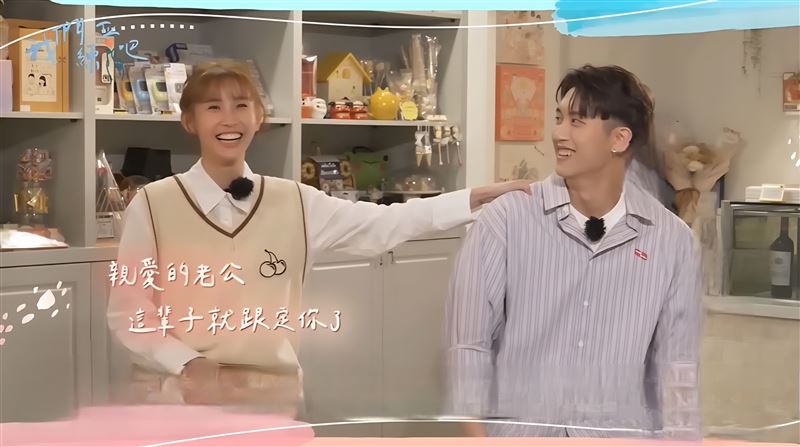 粿粿婚內出軌風暴，前男友暖聲祝福：希望社會給他們空間好好處理。圖為兩人田蜜時，上節目恩愛互動。（圖／翻攝自《我們談戀愛吧!》youtube)