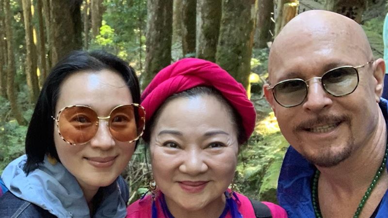 坣娜59歲癌逝！白冰冰飛馬來西亞哭了