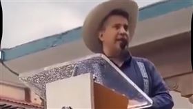 身分尚不明的兇手朝著市長羅德里格斯狂開七槍，羅德里格斯最終傷重不治。（圖／翻攝自X平台 @ConPolTab）