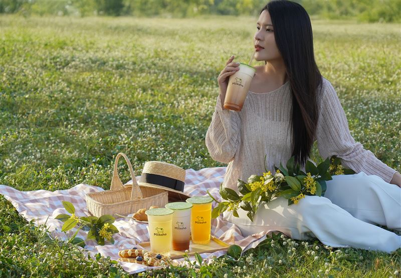 11月5日迷客夏首款花香調手搖「桂香茶境」上市。（圖／品牌業者提供）