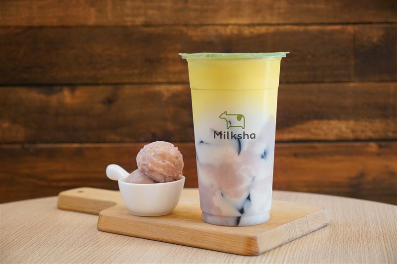 全新支線登場：「香芋仙草綠茶拿鐵」，創新結合綠茶與嫩仙草凍，打造香氣柔潤、口感多層的冬季新風味。（圖／品牌業者提供）