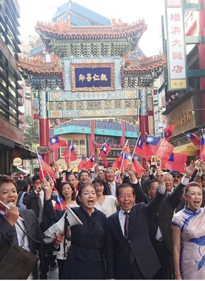 前駐日代表謝長廷獲頒日本旭日大綬章，在臉書PO駐日期間推動的台日交流活動照片（圖／翻攝自謝長廷臉書）