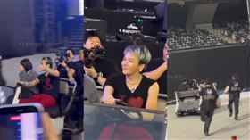 GD在大巨蛋內飆車，超可愛模樣全被拍。（圖／翻攝自Threads @hkvip818、@xxgxuan）