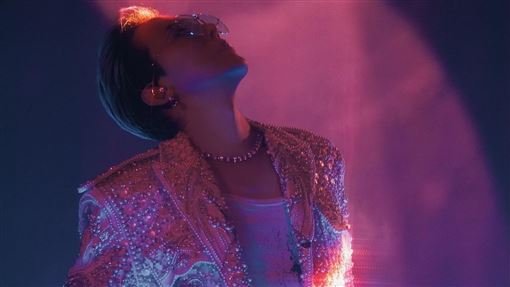 GD台北舞台震撼八萬觀眾　雛菊花車超吸睛