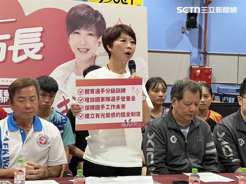 陳亭妃恭喜台南桌球男雙WTT倫敦球星挑戰賽，提出完整體育人才政策藍圖。（圖／記者林昱孜攝影）