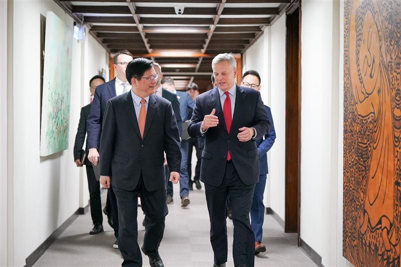 外交部長林佳龍會見美國北卡羅萊納州州長史坦（Josh Stein）等經貿訪問團。（圖／外交部提供）