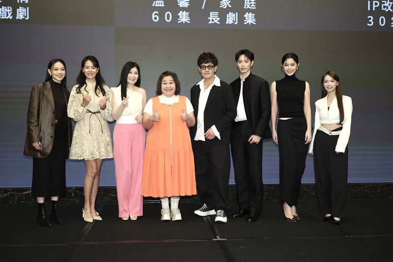 三立電視舉辦「2025內容創新發布會」，藝人包括隋棠、陳隨意、美食YouTuber 千千；姚以緹、柯叔元、曹佑寧、任容萱、禾羽；鍾欣凌、黃嘉千、劉香慈等都親臨發表會現場。（圖／記者鄭孟晃攝影）