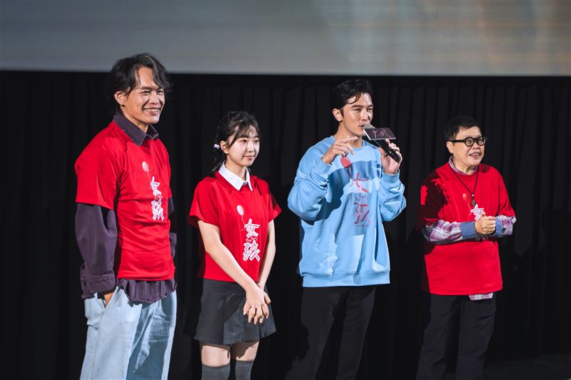 《女孩》主創：（左起）黃鐙輝、白小櫻、邱澤、監製葉如芬。（圖／甲上娛樂提供）