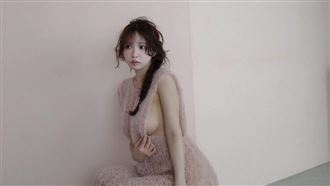 三上悠亞洞洞裝太火辣　一轉身美胸全都露