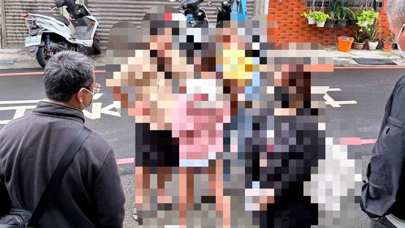 少年隊警方最後在基隆市中山區找到小琪，在多方勸說下成功將小琪帶回高雄。（圖／少年隊提供）