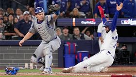 9局下三壘跑者凱納法利法（Isiah Kiner-Falefa）遭刺殺出局。（圖／美聯社／達志影像）