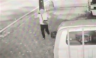 倒車撞門斷生路後縱火釀2死…嫌被逮辯1句