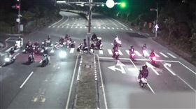 飆車過程。（圖／翻攝畫面）