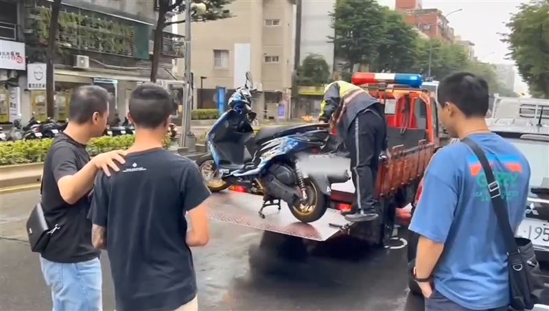 警方查扣飆車的改裝競速車。（圖／翻攝畫面）