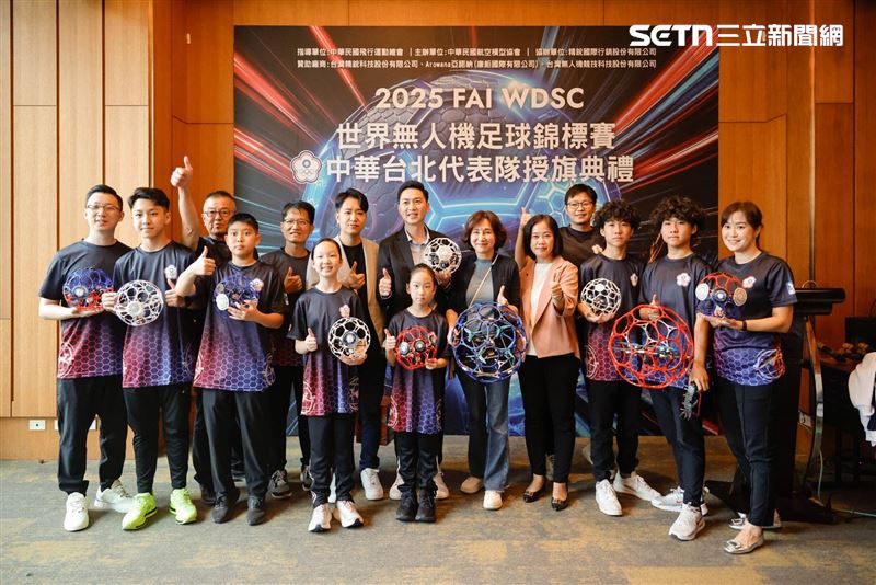 代表「中華台北」出征的「空中F1」無人機足球戰隊，今（3）日於臺中日月千禧酒店舉行授旗典禮。（圖／翻攝畫面）