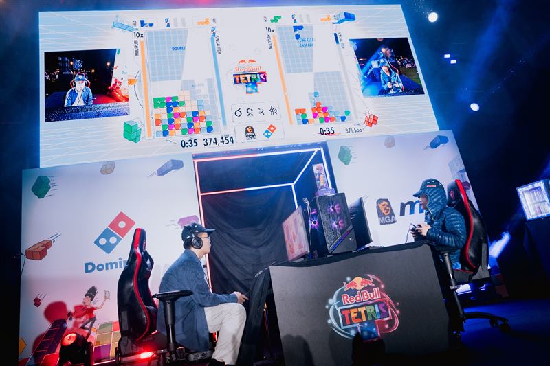 Red Bull Tetris台灣決賽於1日晚間在「台北白晝之夜」登場，冠軍賽由人稱Power老師的謝博淮對決Sunday Lee。（圖／品牌業者提供）