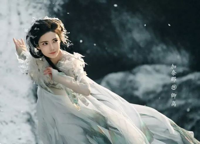 加奈那飾演《天地劍心》中既溫柔又陰暗的卿離角色。（圖／翻攝自微博）