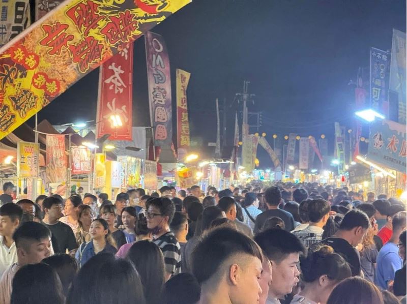 星光市集嘉年華盛況。（圖／翻攝自新園萬丹赤山巖粉絲專頁）